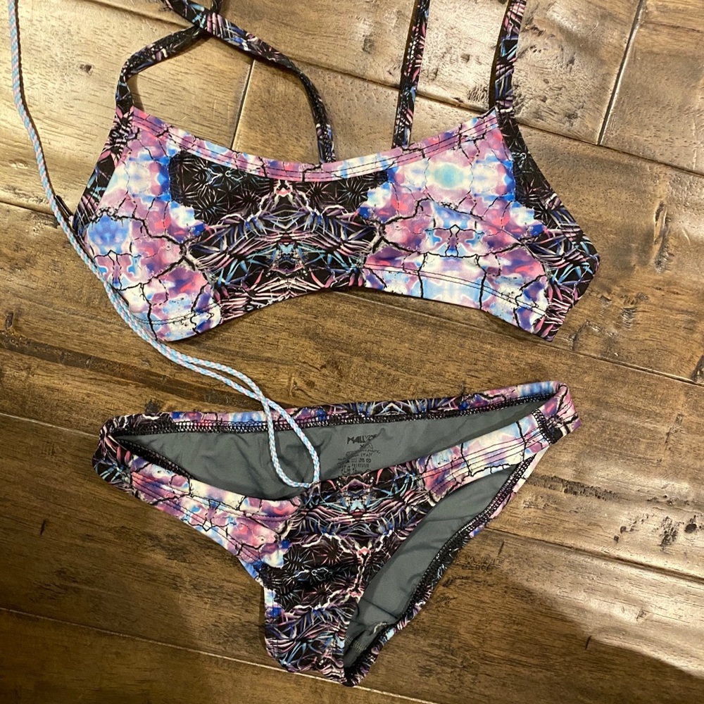 Jolyn Bikinj Set